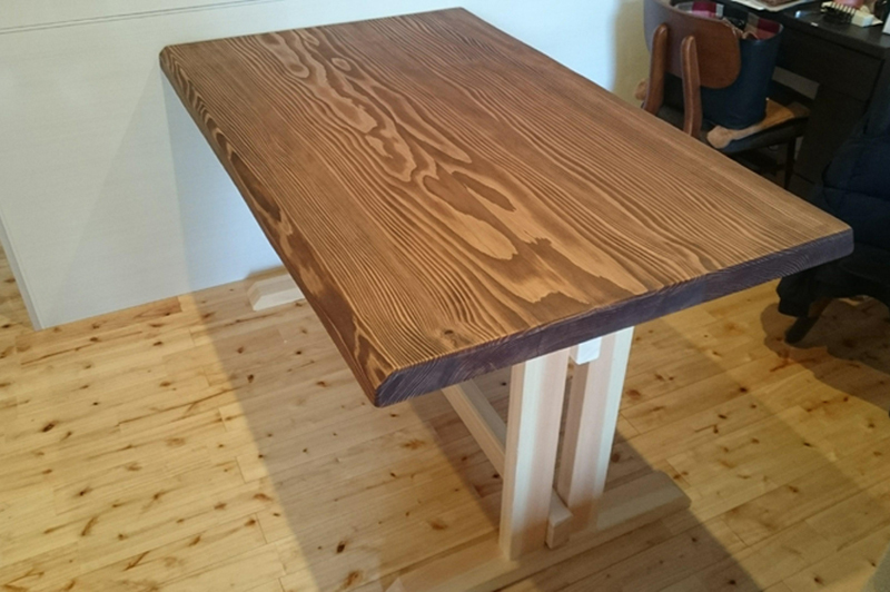 造作家具　ダイニングテーブルをモミ材で仕上げました